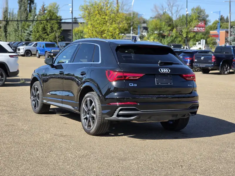 2025 Audi Q3 Progressiv, bílá, 29 590 km, dovoz Kanada — foto 4 z 12
