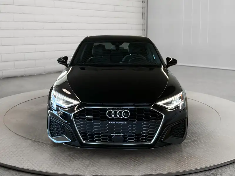 2024 Audi A3 Progressiv, černá, 35 600 km, dovoz Kanada — foto 2 z 12