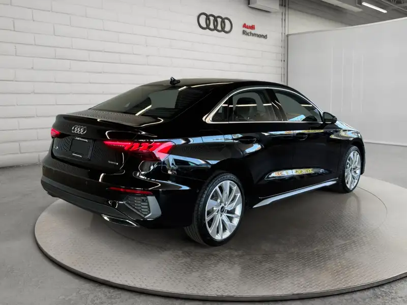 2024 Audi A3 Progressiv, černá, 35 600 km, dovoz Kanada — foto 5 z 12