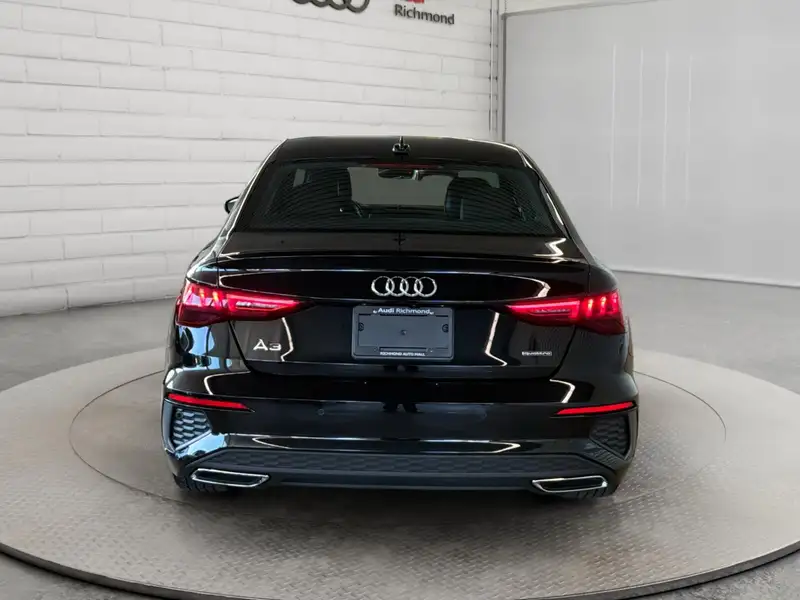 2024 Audi A3 Progressiv, černá, 35 600 km, dovoz Kanada — foto 6 z 12