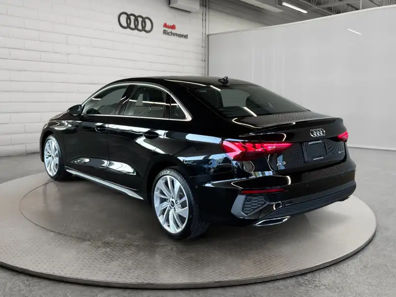 2024 Audi A3 Progressiv, černá, 35 600 km, dovoz Kanada — foto 7 z 12
