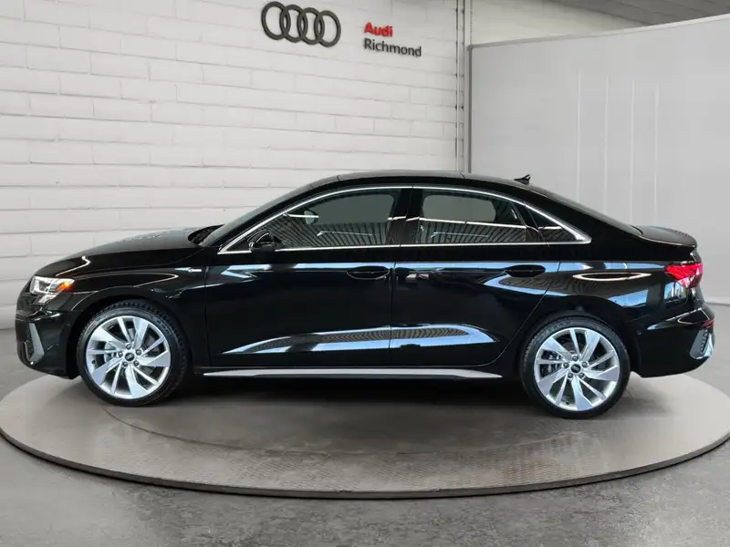 2024 Audi A3 Progressiv, černá, 35 600 km, dovoz Kanada — foto 8 z 12