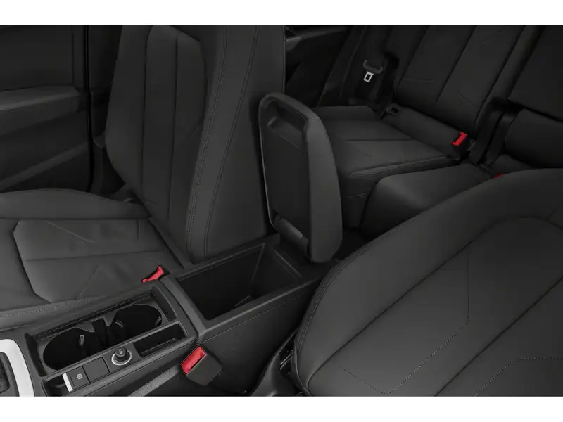 2022 Audi Q3 Progressiv, modrá, 44 665 km, dovoz Kanada — foto 9 z 10