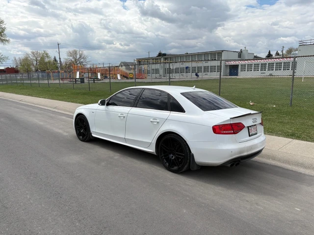2012 Audi A4 S-Line, 275 000 km, dovoz Kanada — foto 1 z 5 2012 Audi A4 S-Line, 275 000 km, dovoz Kanada — foto 1 z 5