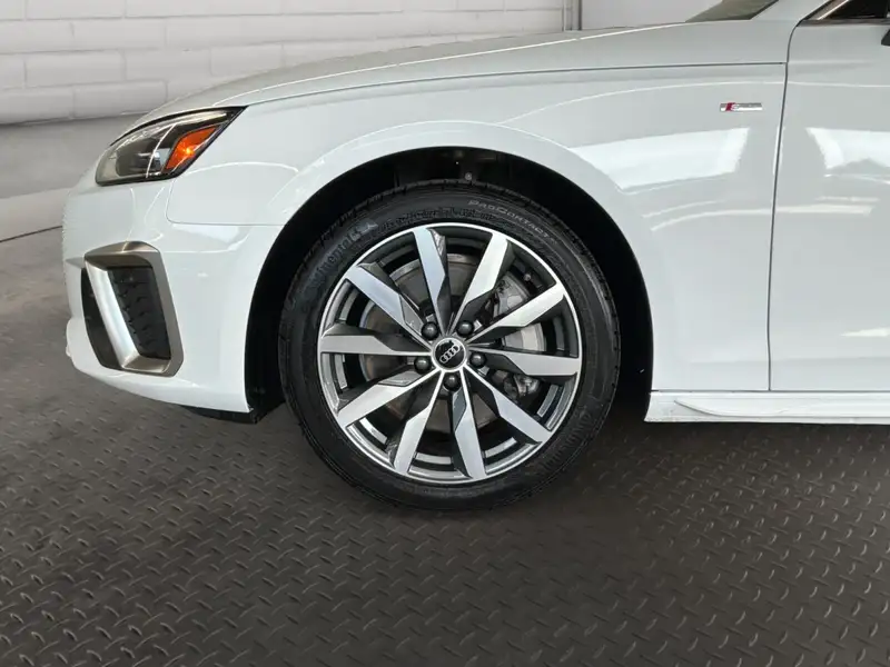 2023 Audi A4 Progressiv, bílá, 42 286 km, dovoz Kanada — foto 9 z 12