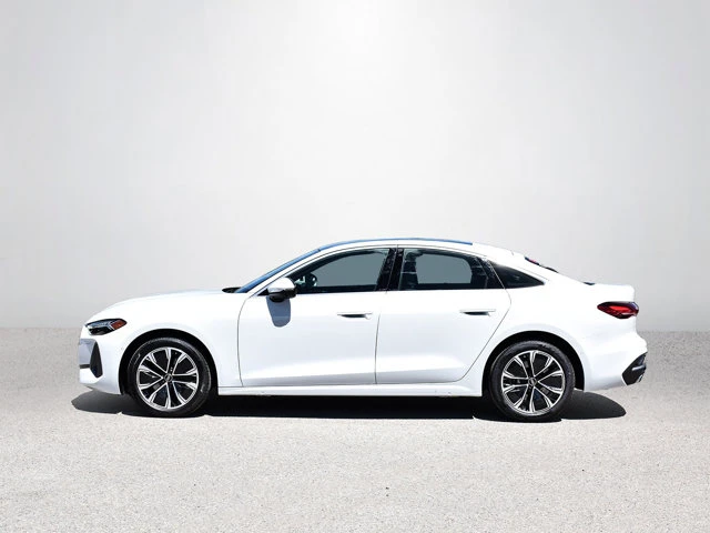 2025 Audi A5 Progressiv, bílá, 4 040 km, dovoz Kanada — foto 3 z 5
