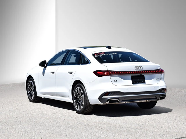 2025 Audi A5 Progressiv, bílá, 4 040 km, dovoz Kanada — foto 4 z 5