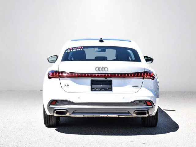 2025 Audi A5 Progressiv, bílá, 4 040 km, dovoz Kanada — foto 5 z 5