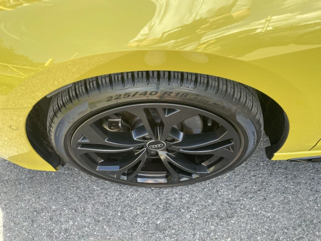 2026 Audi A3 Progressiv, žlutá, 18 093 km, dovoz Kanada — foto 10 z 20