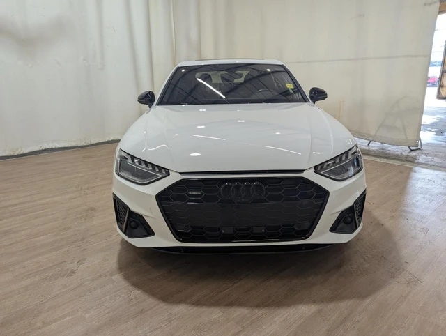 2023 Audi A4 45 Progressiv, bílá, 51 883 km, dovoz Kanada — foto 2 z 5