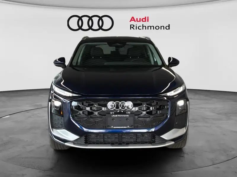 2026 Audi Q3 Progressiv, modrá, 90 km, dovoz Kanada — foto 2 z 12