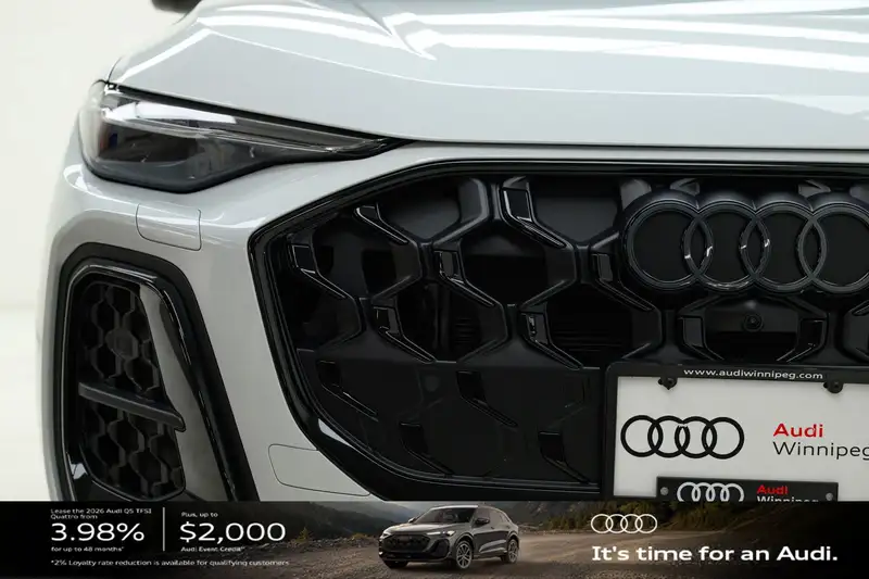 2026 Audi Q5 Progressiv, bílá, 90 km, dovoz Kanada — foto 3 z 12
