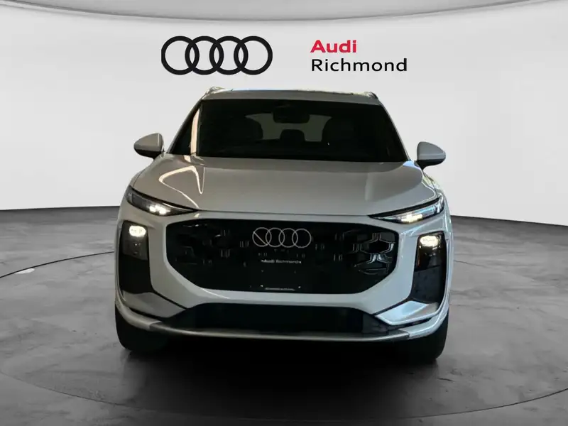 2026 Audi Q3 Progressiv, bílá, 90 km, dovoz Kanada — foto 2 z 12