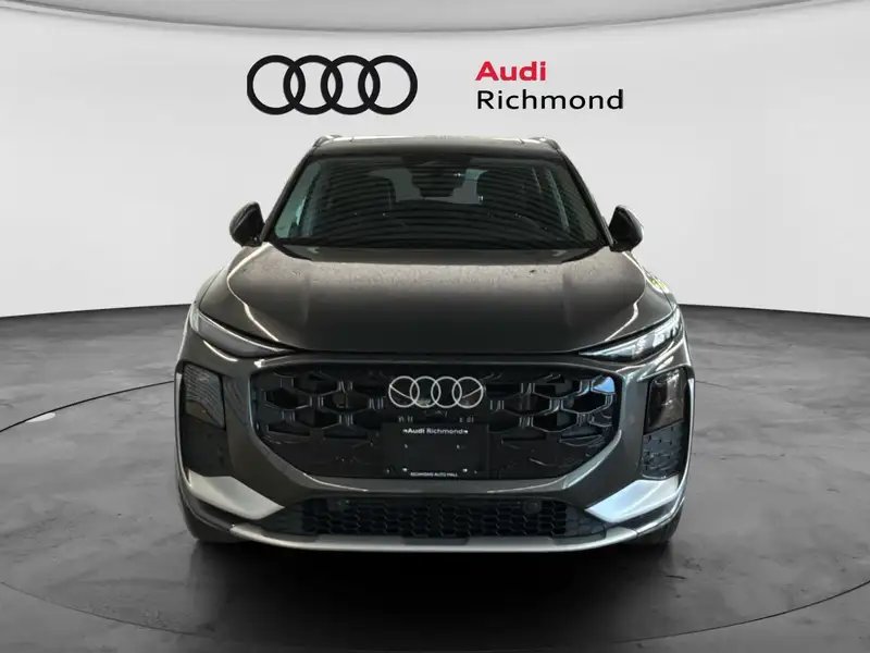 2026 Audi Q3 Progressiv, šedá, 358 km, dovoz Kanada — foto 2 z 12
