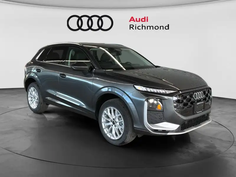 2026 Audi Q3 Progressiv, šedá, 358 km, dovoz Kanada — foto 3 z 12