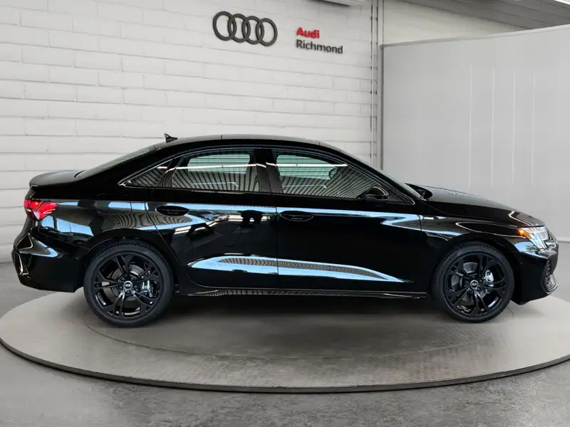 2026 Audi A3 Progressiv, černá, 90 km, dovoz Kanada — foto 4 z 12