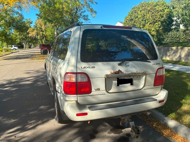 1999 Lexus, bílá, 205 700 km, dovoz Kanada — foto 4 z 5