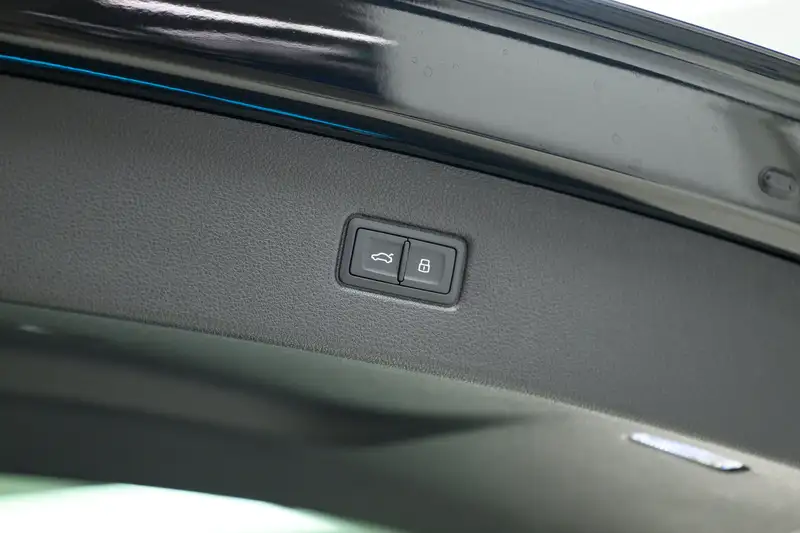 2026 Audi SQ7 PREMPLS, černá, 24 km, dovoz Kanada — foto 10 z 12
