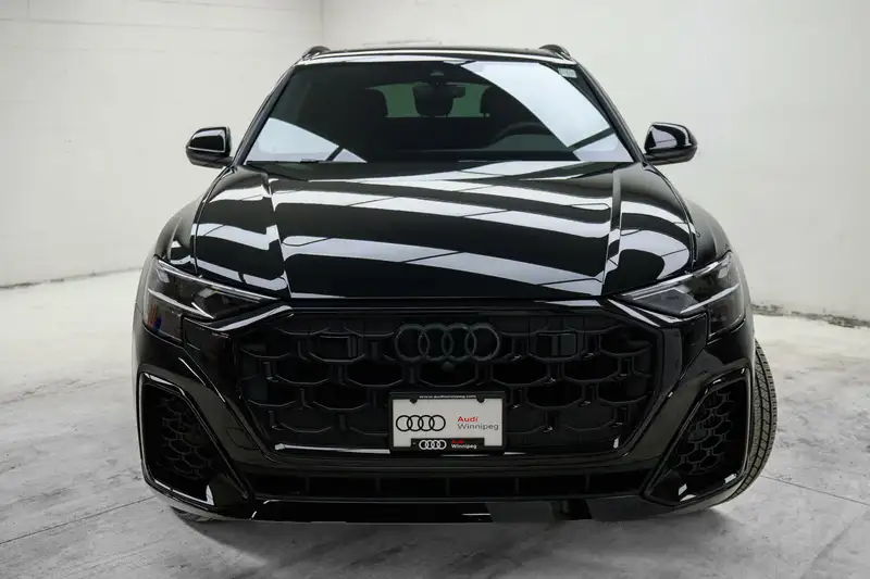 2026 Audi Q8 Progressiv, černá, 279 km, dovoz Kanada — foto 2 z 12