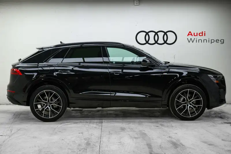 2026 Audi Q8 Progressiv, černá, 279 km, dovoz Kanada — foto 4 z 12
