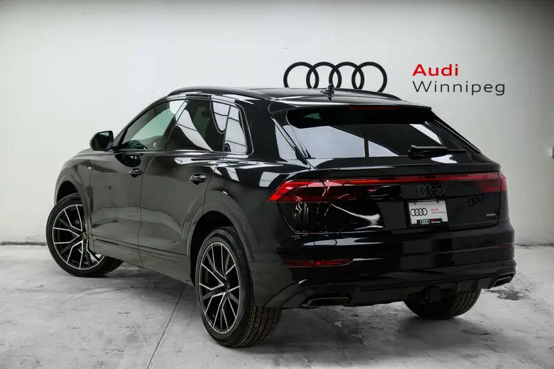2026 Audi Q8 Progressiv, černá, 279 km, dovoz Kanada — foto 6 z 12