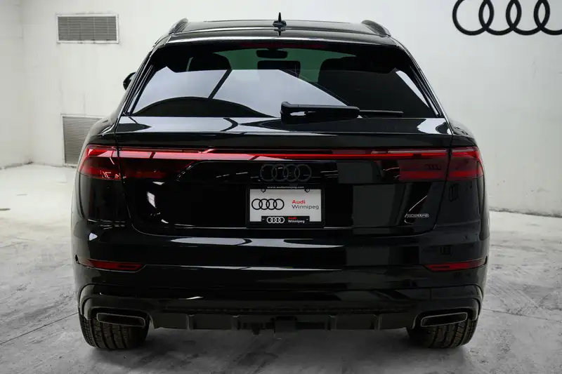 2026 Audi Q8 Progressiv, černá, 279 km, dovoz Kanada — foto 7 z 12