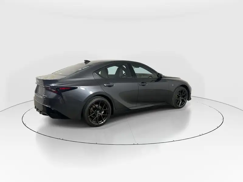 2026 Lexus IS 350, stříbrná, 15 km, dovoz Kanada — foto 7 z 12