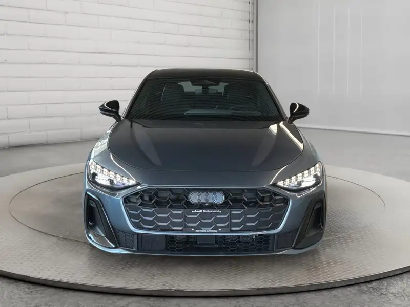 2026 Audi A5 Progressiv, modrá, 90 km, dovoz Kanada — foto 2 z 12