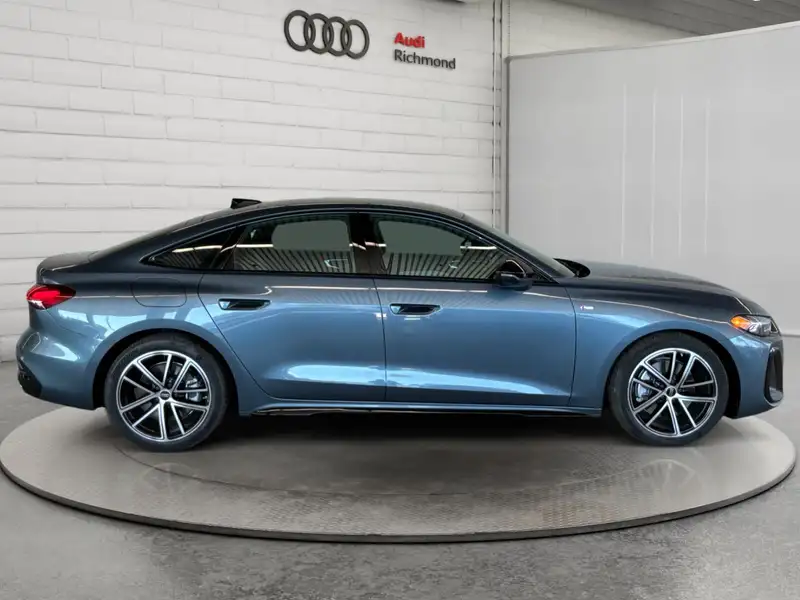 2026 Audi A5 Progressiv, modrá, 90 km, dovoz Kanada — foto 4 z 12