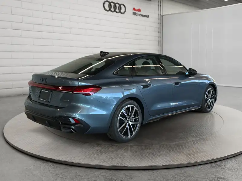 2026 Audi A5 Progressiv, modrá, 90 km, dovoz Kanada — foto 5 z 12