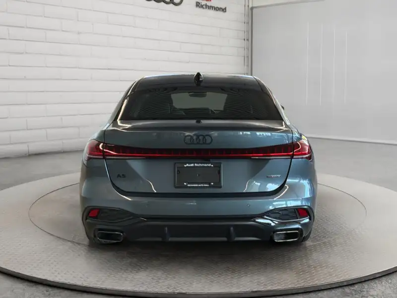 2026 Audi A5 Progressiv, modrá, 90 km, dovoz Kanada — foto 6 z 12