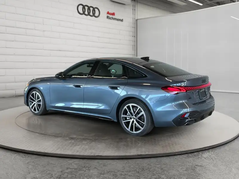 2026 Audi A5 Progressiv, modrá, 90 km, dovoz Kanada — foto 7 z 12