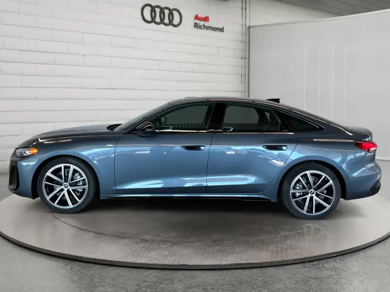 2026 Audi A5 Progressiv, modrá, 90 km, dovoz Kanada — foto 8 z 12