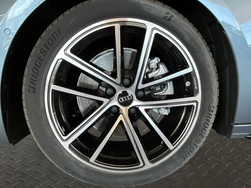 2026 Audi A5 Progressiv, modrá, 90 km, dovoz Kanada — foto 9 z 12