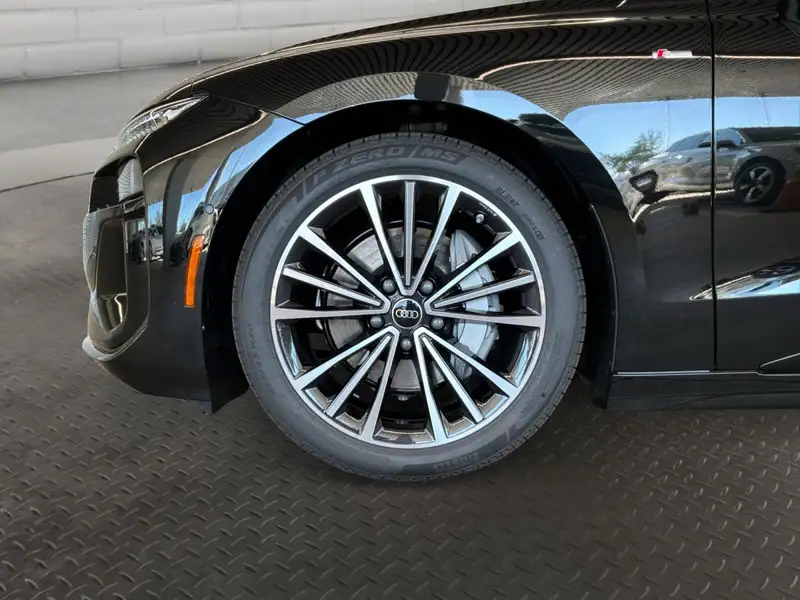 2027 Audi A6 e-tron Technik, černá, 90 km, dovoz Kanada — foto 9 z 12