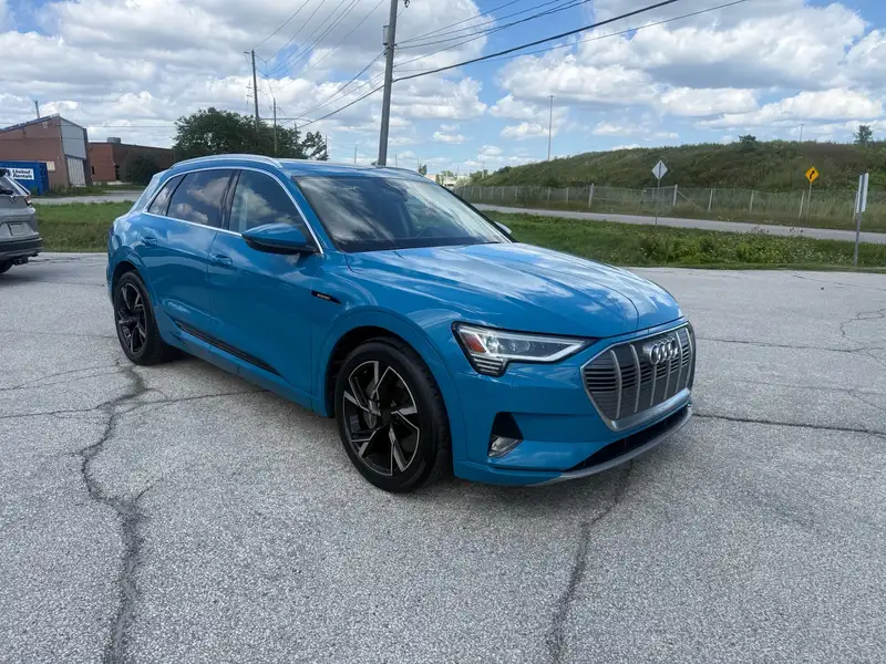 2019 Audi E-Tron Progressiv quattro, modrá, 105 750 km, dovoz Kanada — foto 3 z 12