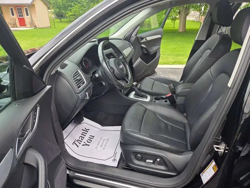 2016 Audi Q3 Progressiv, černá, 106 789 km, dovoz Kanada — foto 11 z 12