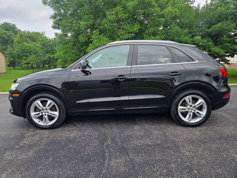 2016 Audi Q3 Progressiv, černá, 106 789 km, dovoz Kanada — foto 9 z 12