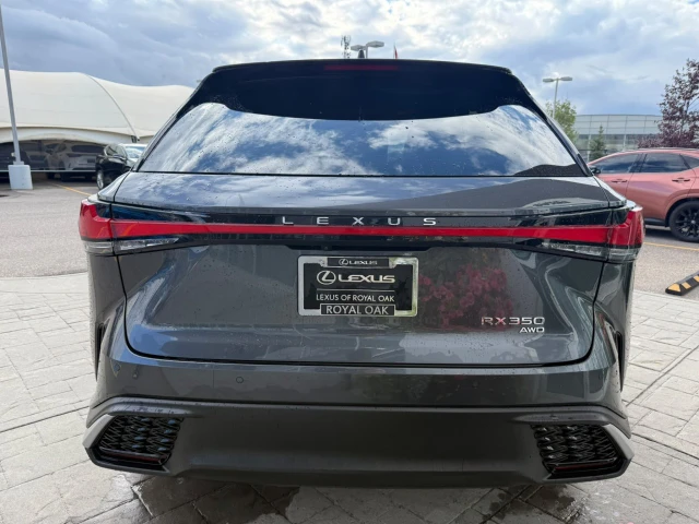 2026 Lexus RX 350, stříbrná, 15 km, dovoz Kanada — foto 3 z 20