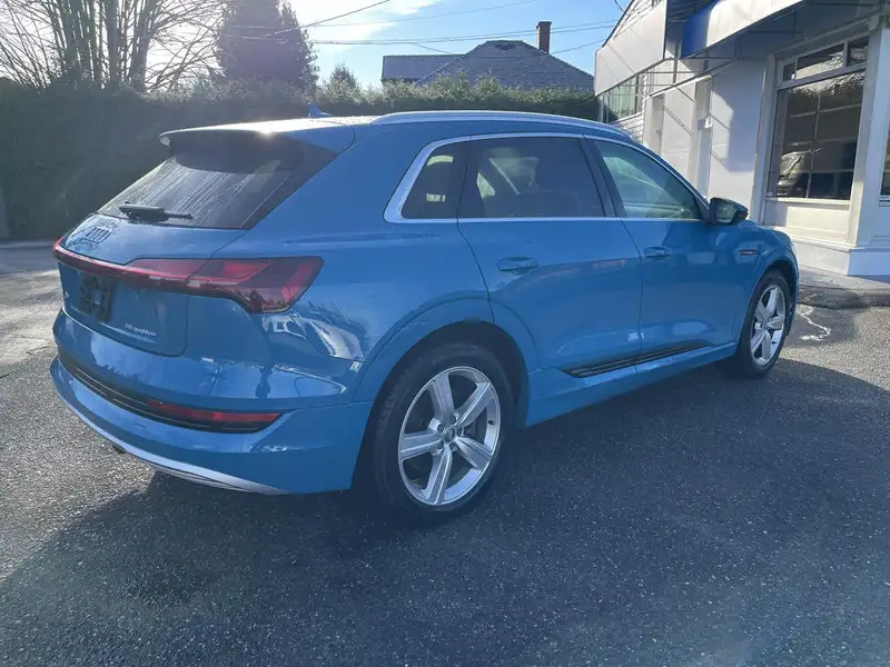 2019 Audi E-Tron Progressiv quattro, modrá, 116 514 km, dovoz Kanada — foto 5 z 12
