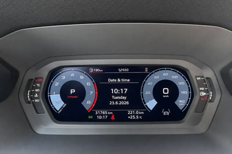2025 Audi A3 Progressiv, bílá, 31 567 km, dovoz Kanada — foto 8 z 12