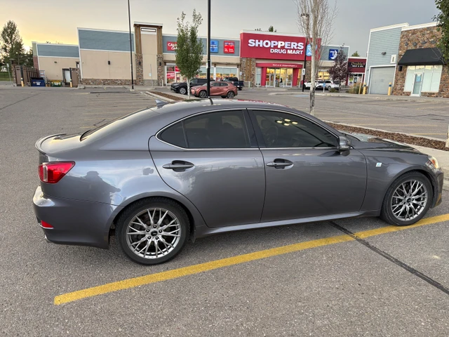 2013 Lexus Is, 191 000 km, dovoz Kanada — foto 2 z 5