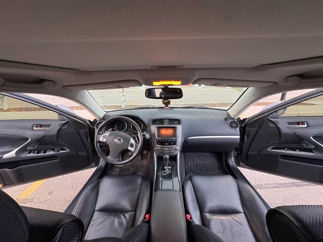 2013 Lexus Is, 191 000 km, dovoz Kanada — foto 5 z 5