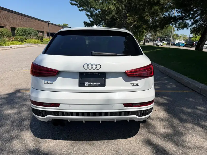 2018 Audi Q3 Technik, bílá, 114 000 km, dovoz Kanada — foto 7 z 12