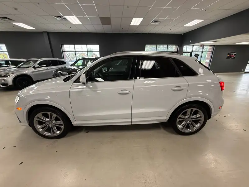 2018 Audi Q3 Progressiv, bílá, 141 679 km, dovoz Kanada — foto 2 z 12