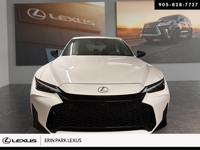 2026 Lexus IS 350, stříbrná, 15 km, dovoz Kanada — foto 2 z 16
