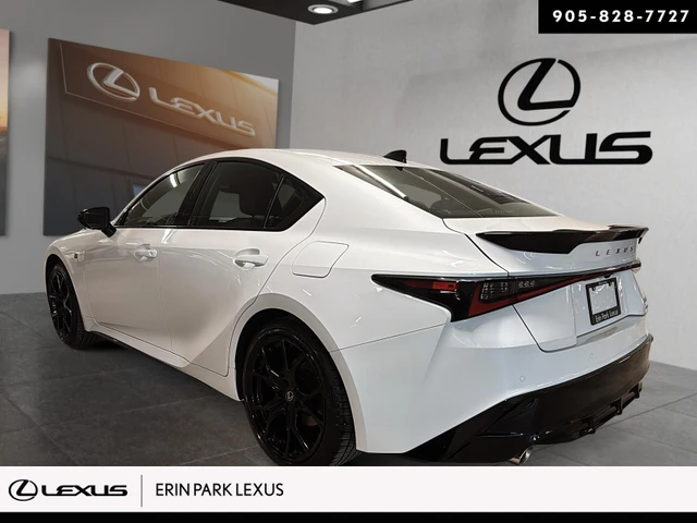 2026 Lexus IS 350, šedá, 15 km, dovoz Kanada — foto 4 z 16