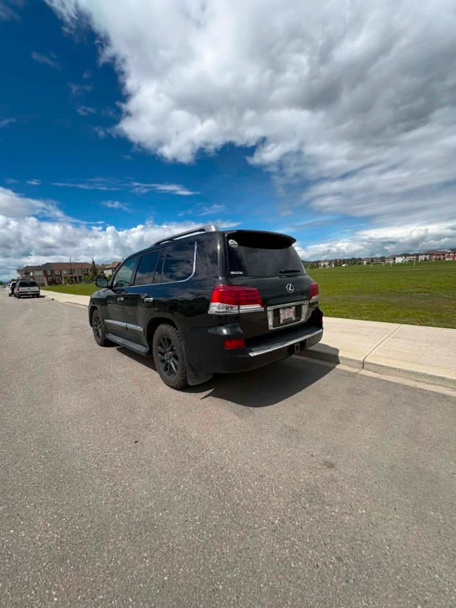 2015 Lexus Lx, černá, 117 000 km, dovoz Kanada — foto 2 z 5