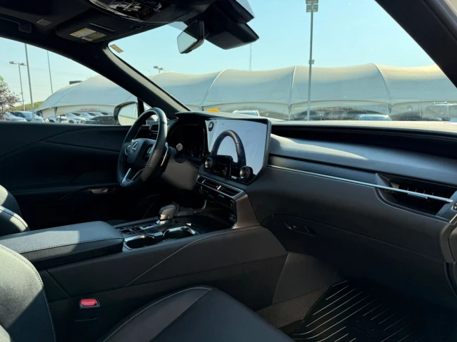 2026 Lexus RX 350, bílá, 15 km, dovoz Kanada — foto 11 z 20
