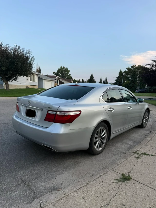 2007 Lexus Ls, stříbrná, 117 000 km, dovoz Kanada — foto 5 z 5